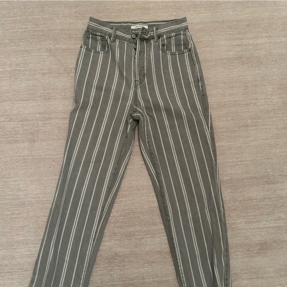 Pacsun jeans size 26 high-rise straight leg Grey and White. - Picture 2 of 3